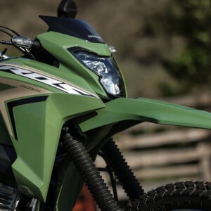 Honda Bros 160 2027 verde detalhe carenagem frontal Honda Bros 160 2027 verde detalhe carenagem frontal