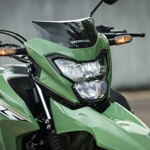 Honda Bros 160 2027 verde detalhe frontal Honda Bros 160 2027 verde detalhe frontal