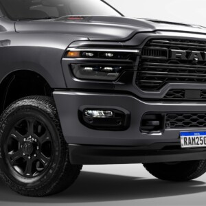 RAM 2500 Night Edition detalhes dianteira RAM 2500 Night Edition detalhes dianteira